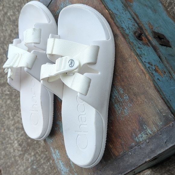 Chaco white sandals Women's Size 8 Last Chance - Picture 2 of 4